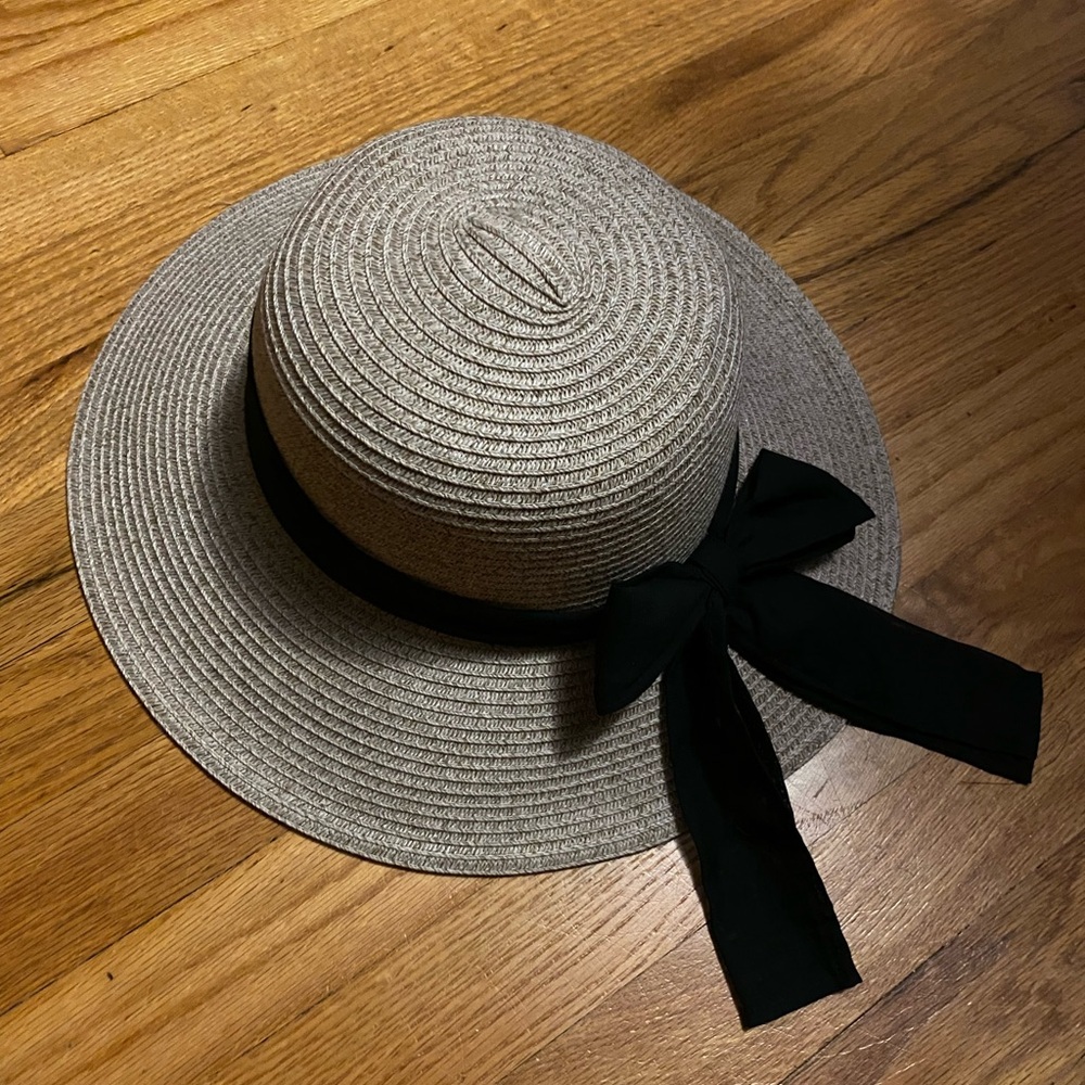 Eufora tan sun hat with black ribbon tie